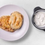 Burek mit Rindfleisch und Sauerrahm